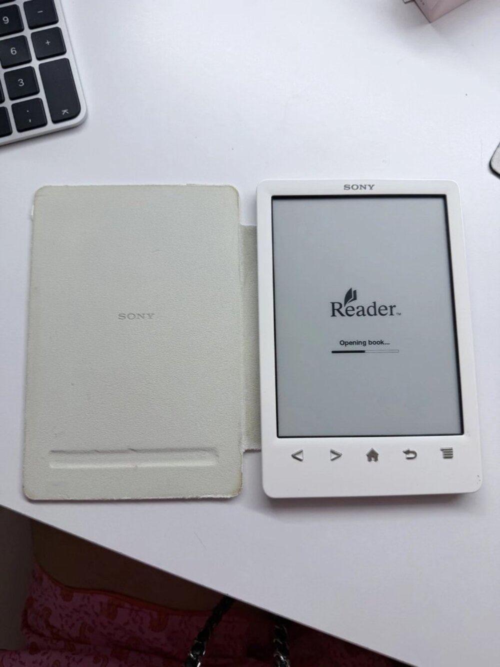 Sony PRS-T3 eReader 6 inch Wi-Fi Touchscreen, White